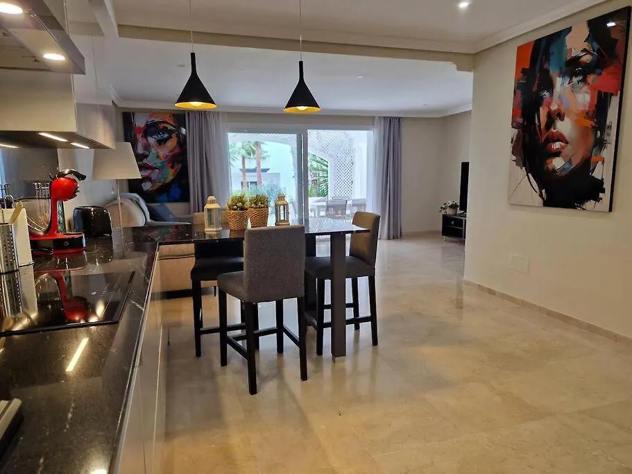 First Line Gelijkvloers App Apartment Estepona